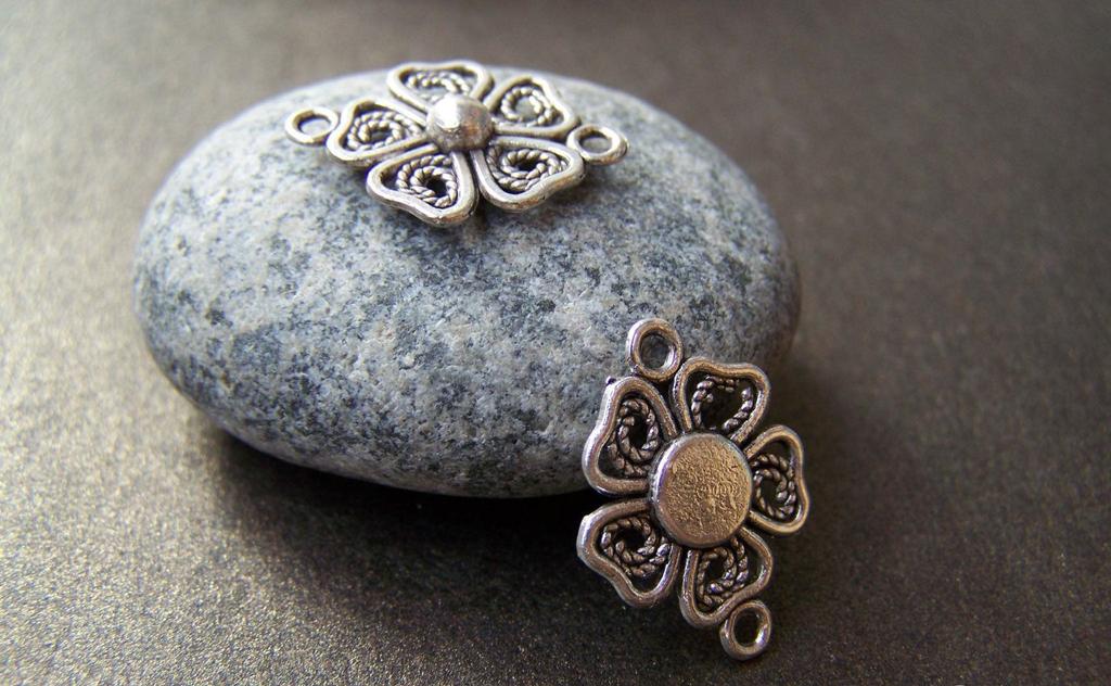 Accessories - 20 Pcs Antique Silver Filigree Flower Connector Pendants 15x20mm A1011
