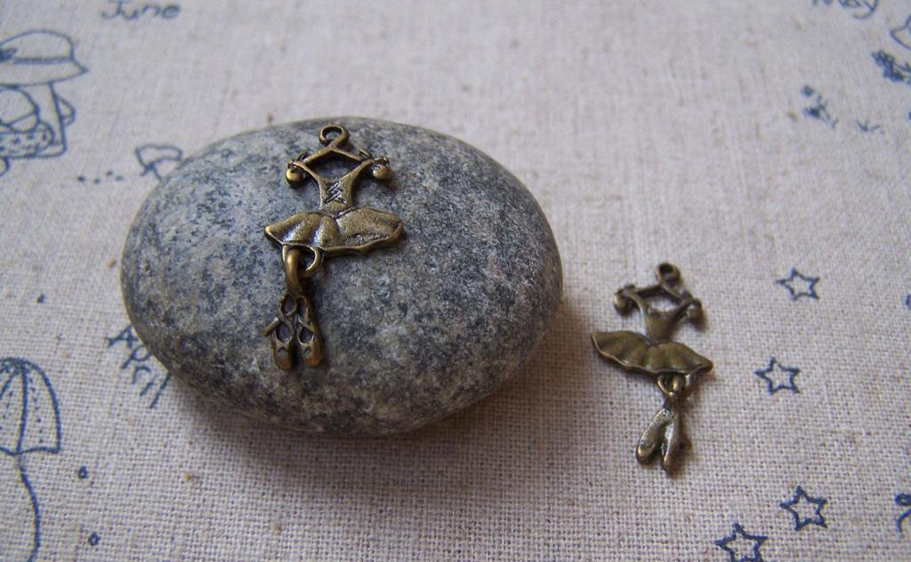 Accessories - 20 Pcs Of Antique Bronze Ballet Dress Shoes Charms 10x22mm A5062