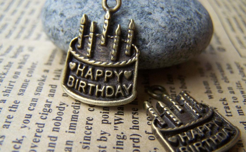 Accessories - 20 Pcs Of Antique Bronze Birthday Cake Charms 15x19mm A3427