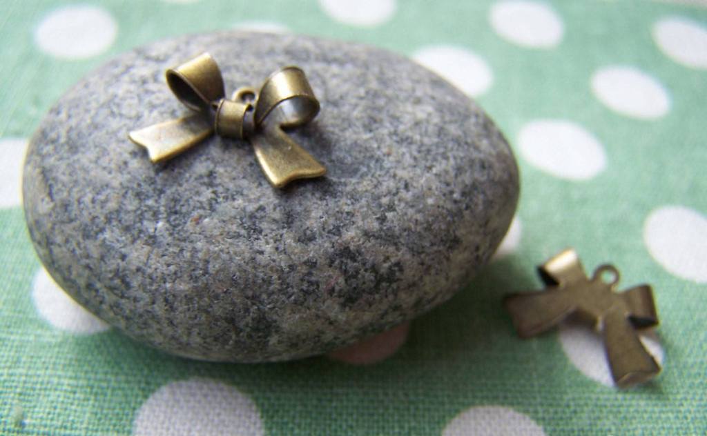 Accessories - 20 Pcs Of Antique Bronze Bow Tie Knot Charms 10x15mm A737