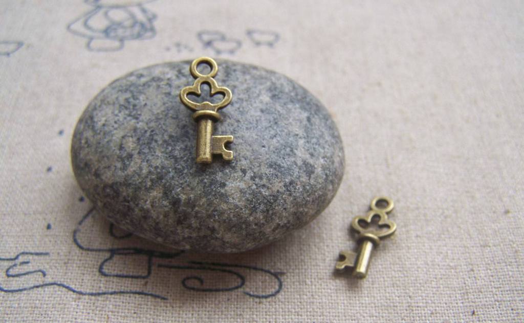 Accessories - 20 Pcs Of Antique Bronze Filigree Flower Key Charms 17x17.5mm A2065