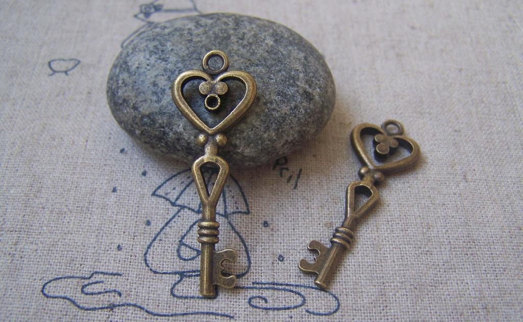 Accessories - 20 Pcs Of Antique Bronze Filigree Heart Key Charms 14x40mm A4952