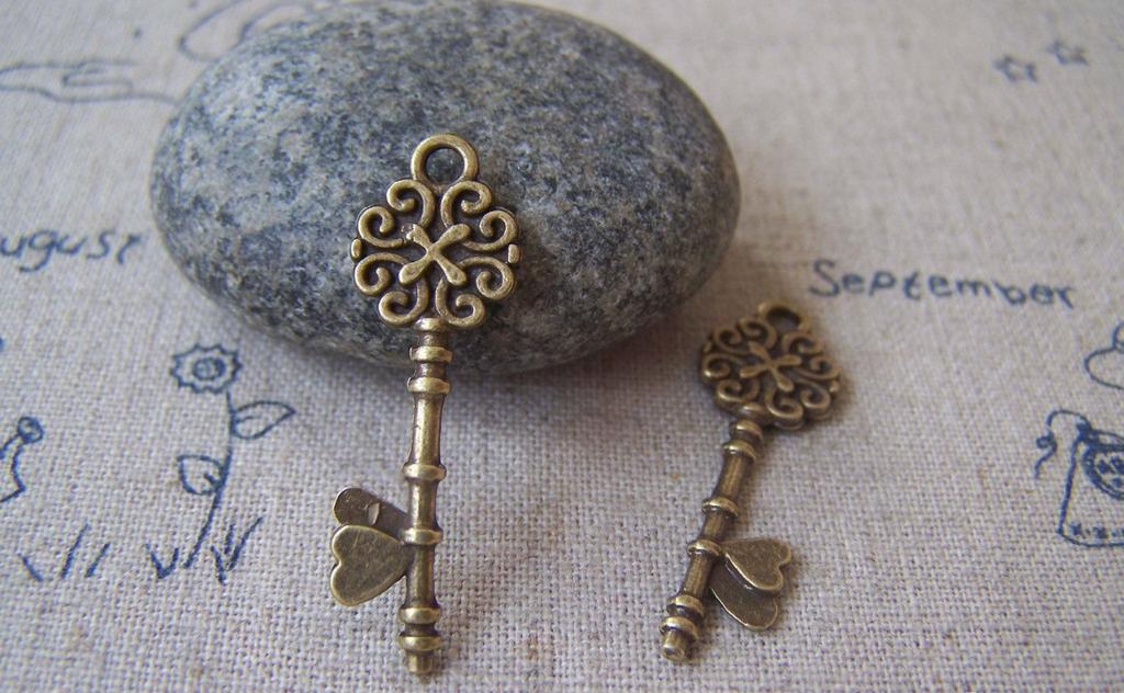 Accessories - 20 Pcs Of Antique Bronze Flower Heart Key Charms 11x34mm A3967