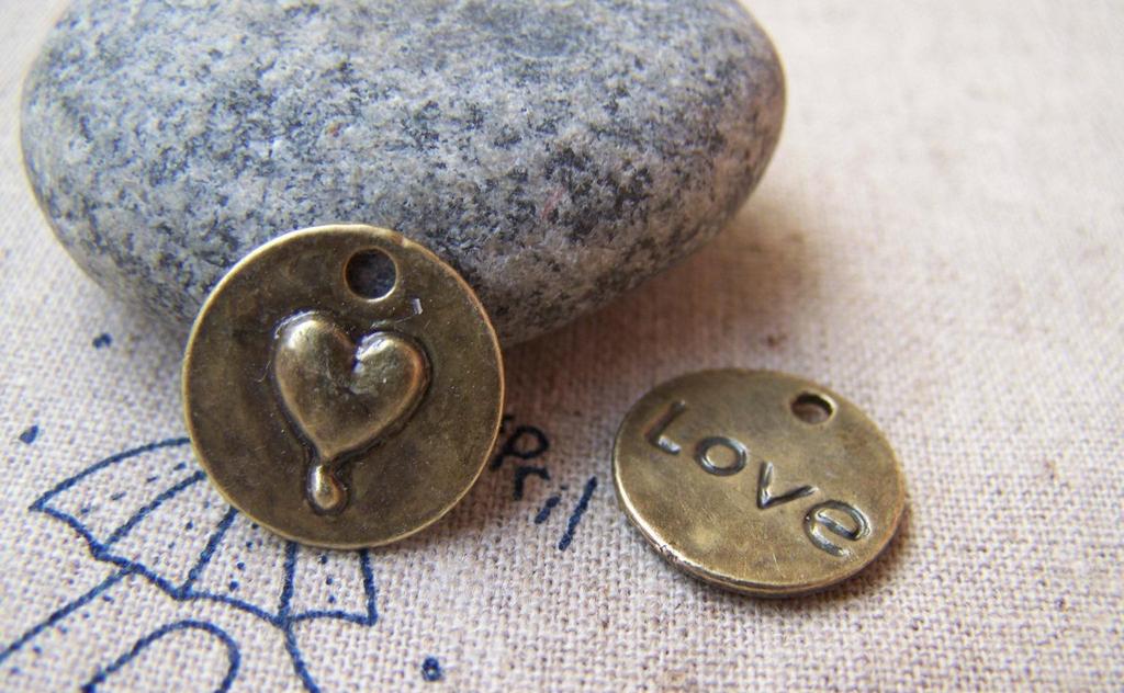Accessories - 20 Pcs Of Antique Bronze Heart Round Charms 15mm A1508