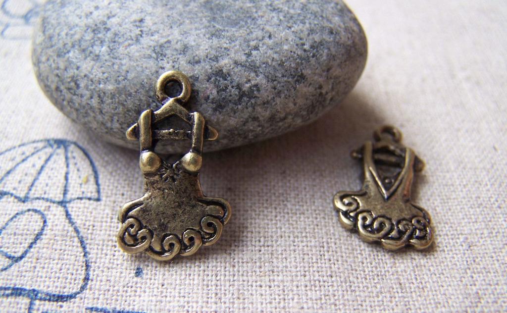 Accessories - 20 Pcs Of Antique Bronze Lovely Dress Charms 11x17mm A2486