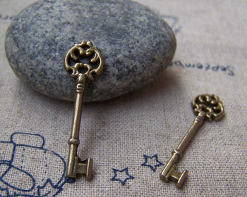 Accessories - 20 Pcs Of Antique Bronze Skeleton Key Charms Pendants 9x30mm A191