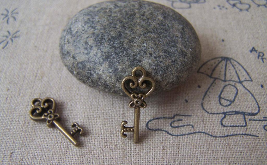 Accessories - 20 Pcs Of Antique Bronze Skeleton Key Heart Key Charms 9x21mm A4652