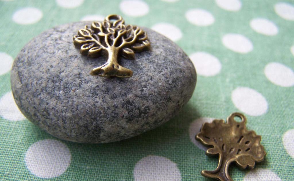 Accessories - 20 Pcs Of Antique Bronze Tree Charms 16x20mm A458