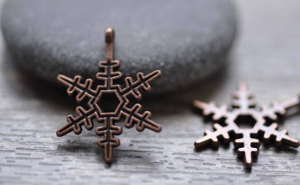 Accessories - 20 Pcs Of Antique Copper Snowflake Charms 18x24mm A7798