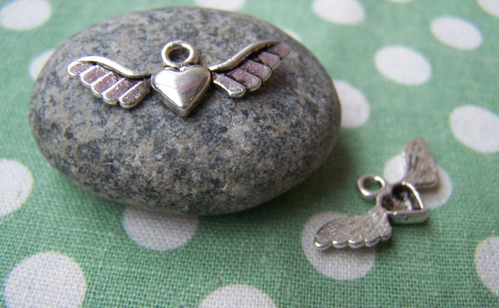 Accessories - 20 Pcs Of Antique Silver 3D Heart Wing Charms 10x28mm A898