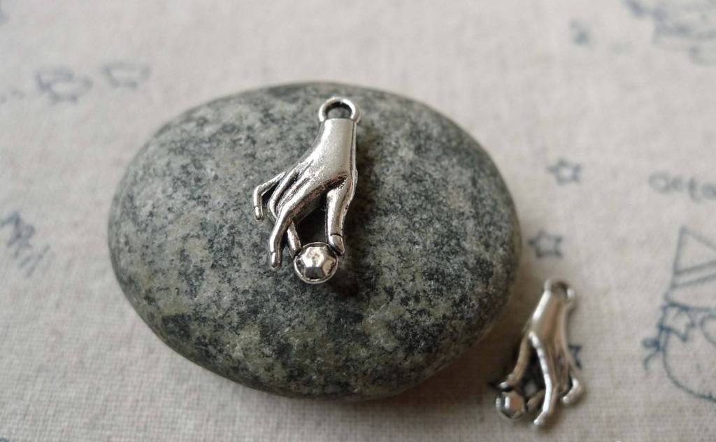 Accessories - 20 Pcs Of Antique Silver Diamond Hand Charms Double Sided 8x18mm A6534