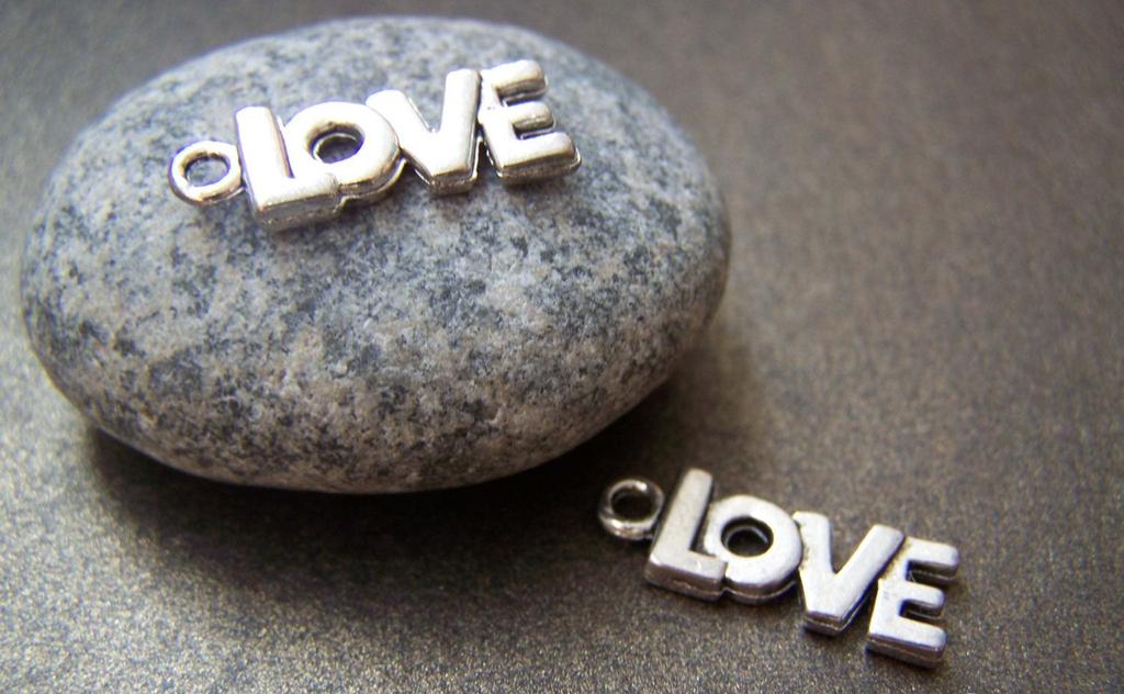 Accessories - 20 Pcs Of Antique Silver English Word Charms 7x17mm A3393