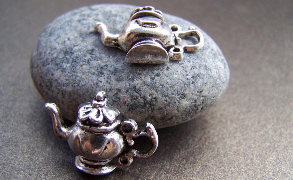 Accessories - 20 Pcs Of Antique Silver Half Teapot Charms 15x21mm A1294