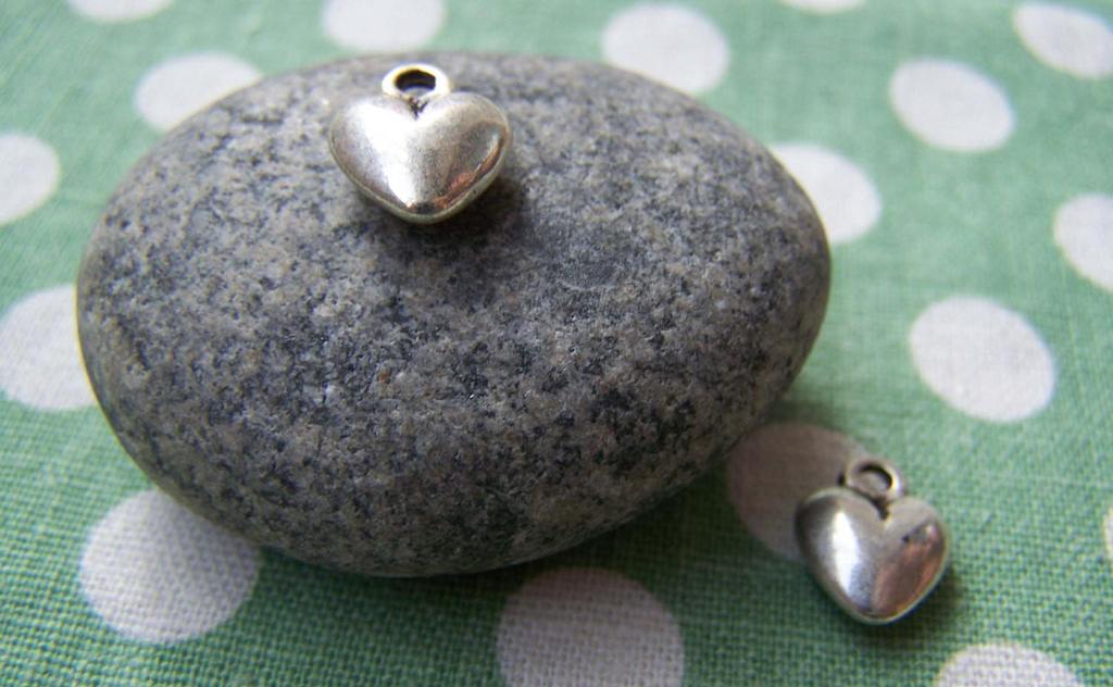 Accessories - 20 Pcs Of Antique Silver Lovely Heart Charms 9mm A914