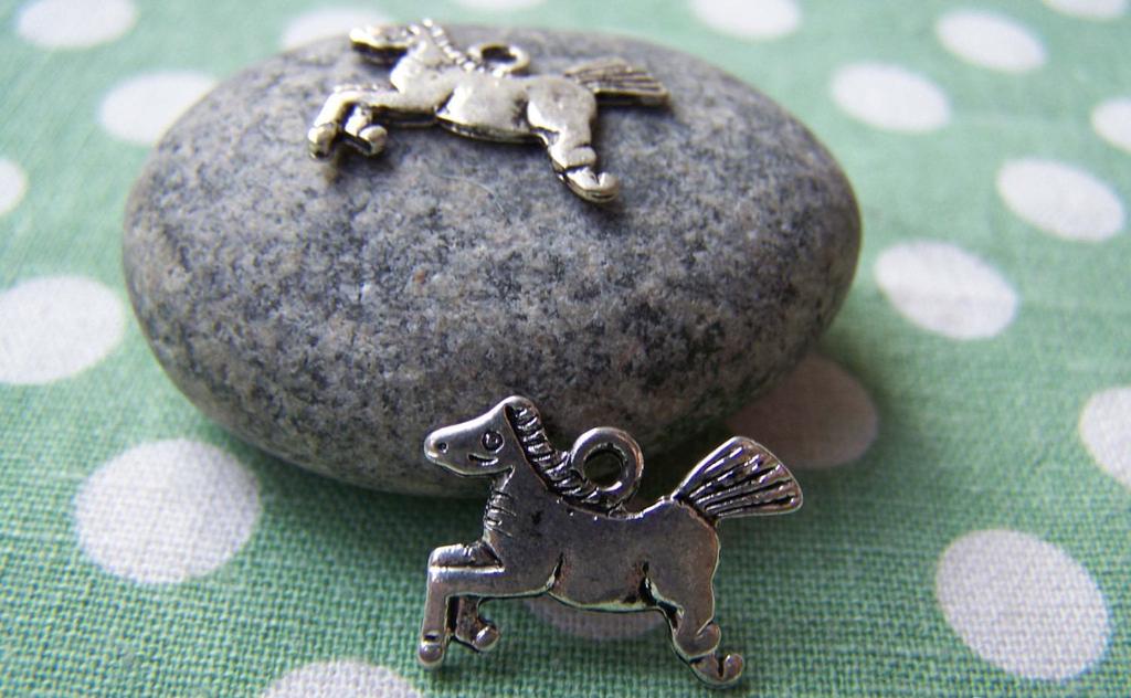 Accessories - 20 Pcs Of Antique Silver Running Horse Charms 14x18mm A553