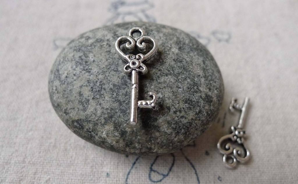 Accessories - 20 Pcs Of Antique Silver Skeleton Key Heart Key Charms 9x21mm A6455
