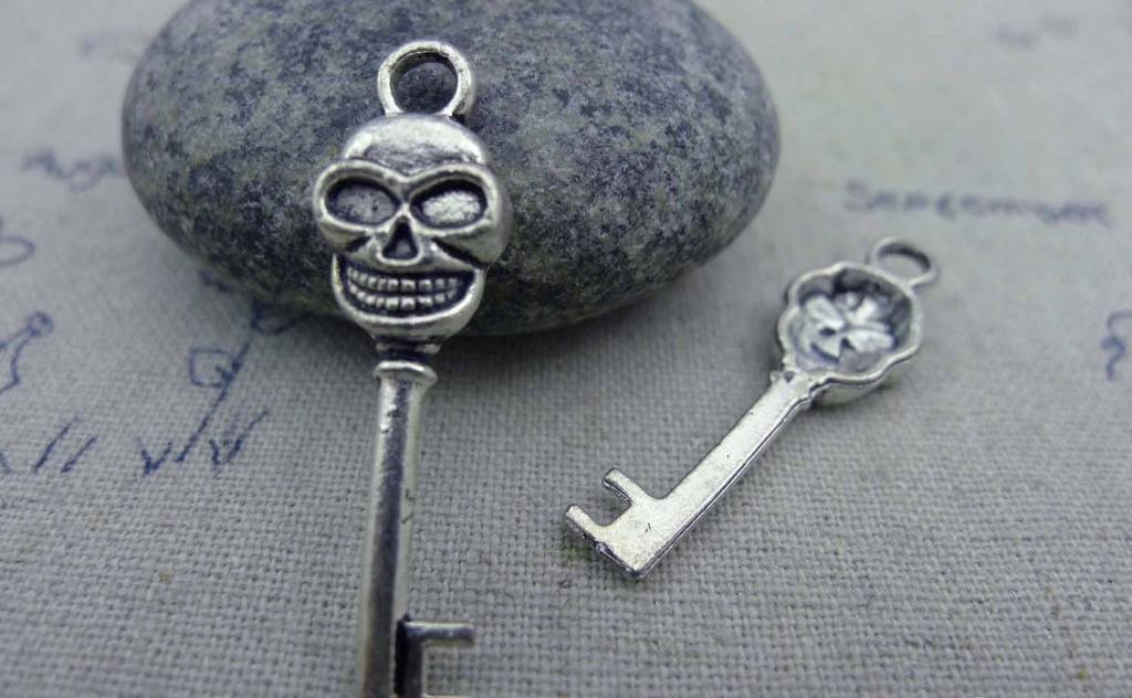 Accessories - 20 Pcs Of Antique Silver Skull Key Charms 8x28mm A1566