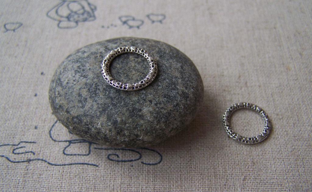 Accessories - 20 Pcs Of Antique Silver Textured Heart Ring Charms 14mm A4084