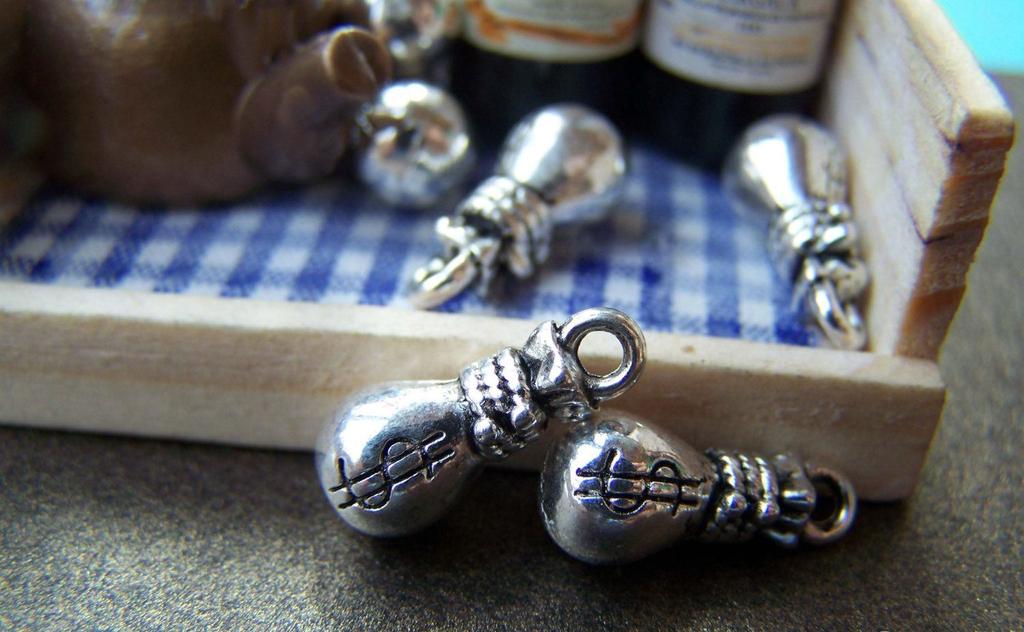 Accessories - 20 Pcs Of Antique Silver US Dollar Money Bag Sack Charms 7x15mm A1343