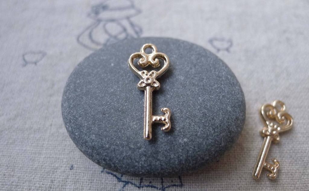 Accessories - 20 Pcs Of KC Gold Tone Skeleton Key Heart Key Charms 9x21mm A7583