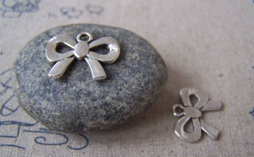 Accessories - 20 Pcs Of Tibetan Silver Flat Bow Tie Knot Charms 14x19mm A4646