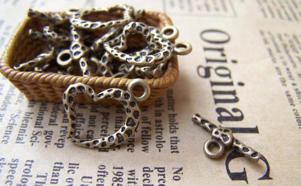 Accessories - 20 Sets Of Antique Bronze Textured Heart Toggle Clasps Double Sided A223