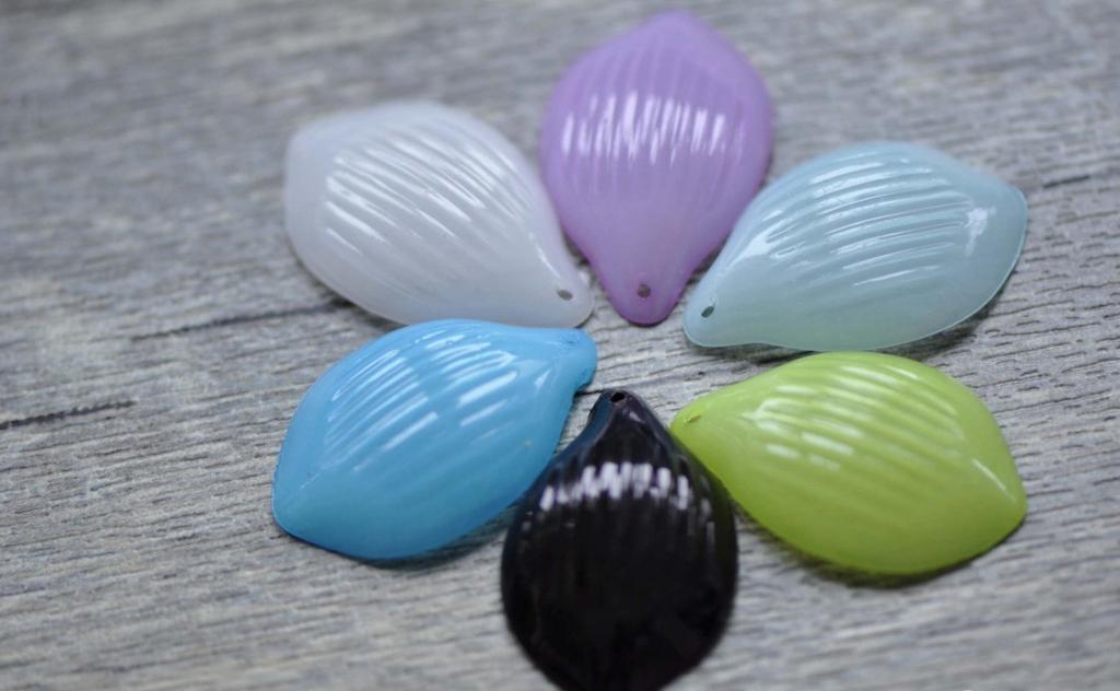 Accessories - 30 Pcs Of Acrylic Flower Leaf Petal Charms 20x32mm Mixed Color A7755