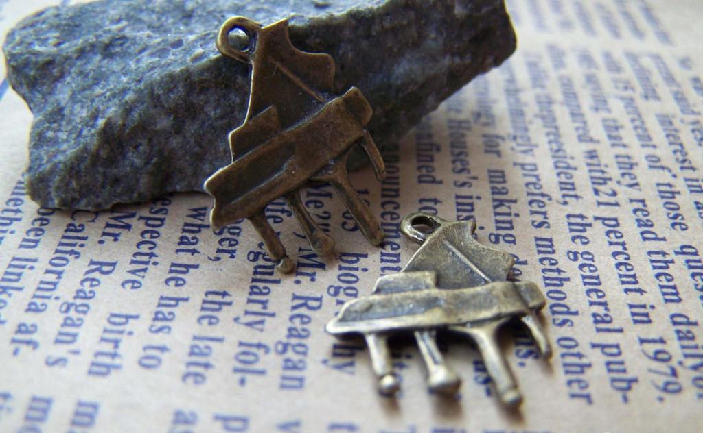 Accessories - 30 Pcs Of Antique Bronze Grand Piano Charms 15x17mm A1693