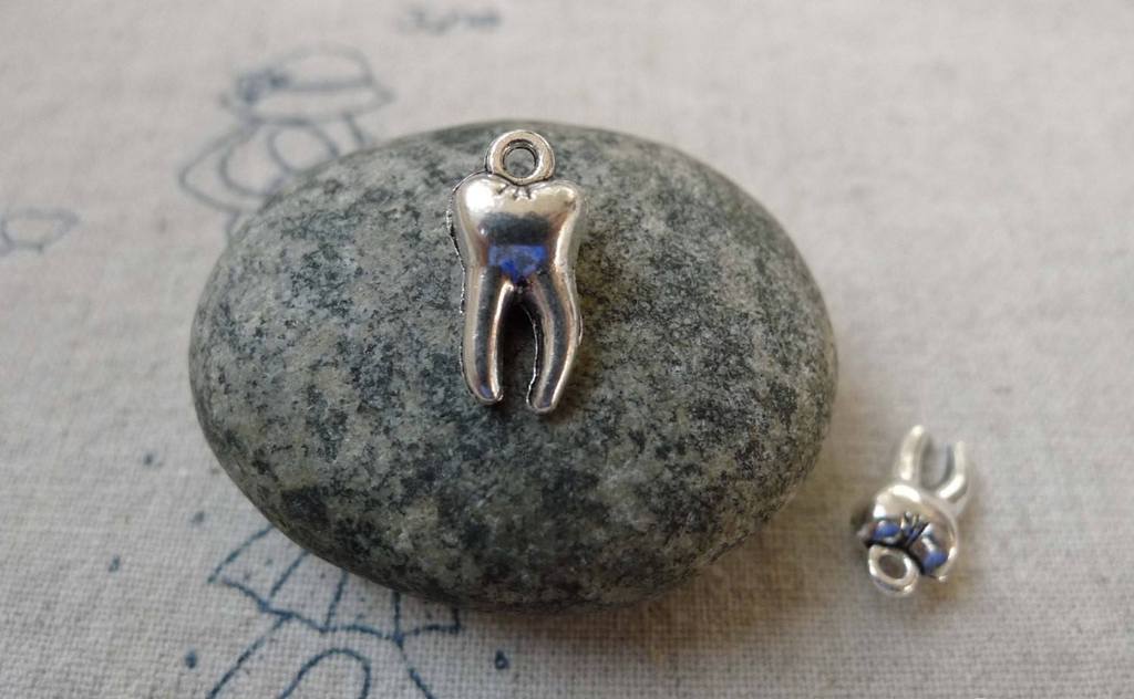 Accessories - 30 Pcs Of Antique Silver 3D Tooth Charms 8x16mm A6482