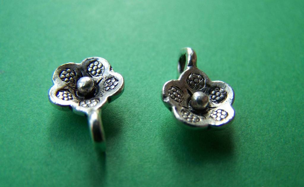 Accessories - 30 Pcs Of Antique Silver Flower Pendants Charms 9mm A989