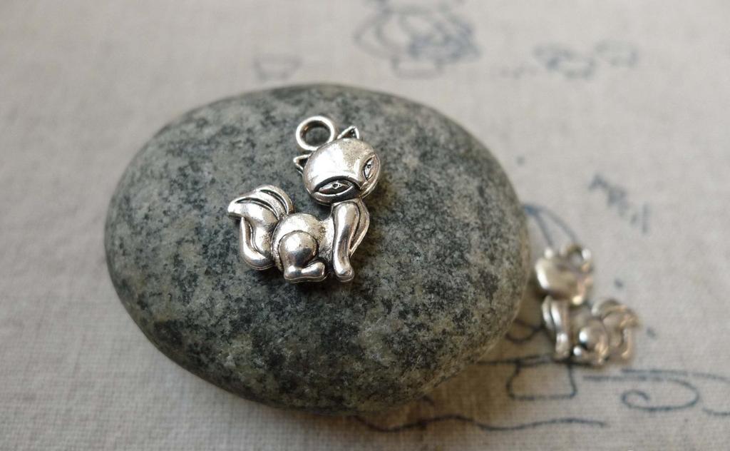 Accessories - 30 Pcs Of Antique Silver Lovely Fox Charms 13x14mm A6456