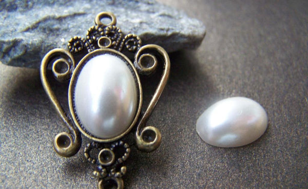 Accessories - 30 Pcs Of Resin Pearl White Oval Cameo Cabochons 10x14mm  A3624