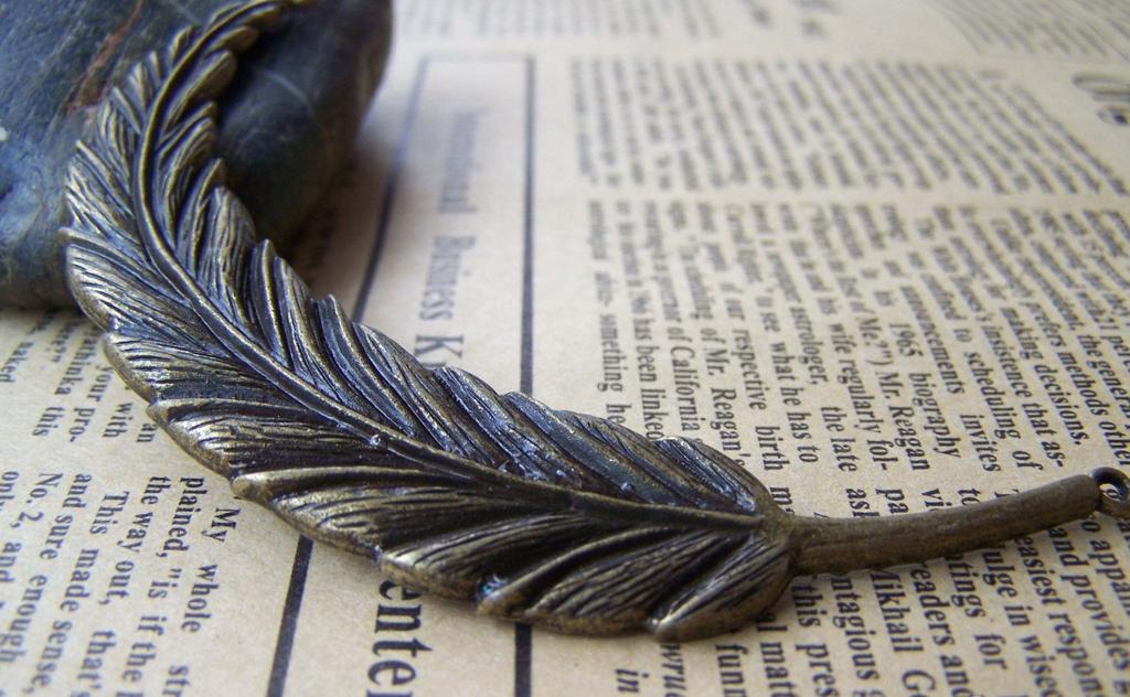 Accessories - 4 Pcs Antique Bronze Super Large Feather Pendants 17x95mm A420