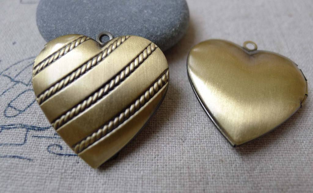 Accessories - 4 Pcs Of Antique Bronze Brass Coiled Heart Photo Locket Charms 29mm A7012