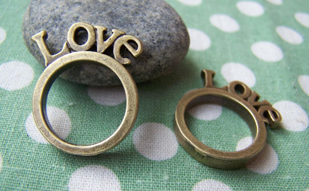 Accessories - 4 Pcs Of Antique Bronze Ring Charms Pendant 22x28mm A3338