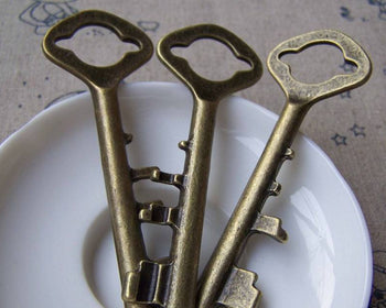 Accessories - 4 Pcs Of Antique Bronze Skeleton Key Pendants Charms HEAVY 28x78mm A169