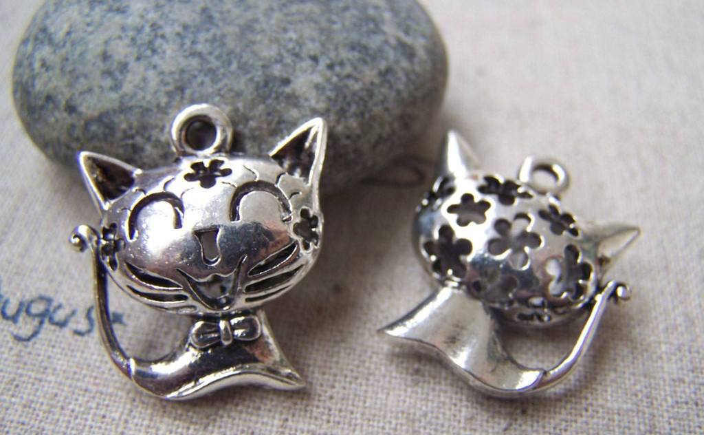 Accessories - 4 Pcs Of Antique Silver Filigree Smile Cat Pendants Charms 20x21mm A2927