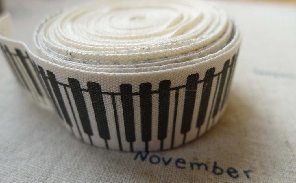 Accessories - 5.46 Yards (5 Meters) Musical Keyboard Piano Print Cotton Ribbon Label String A5560