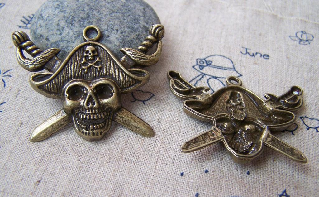 Accessories - 5 Pcs Of Antique Bronze Pirate Captain Skull Pendants Charms 32x45mm A1620