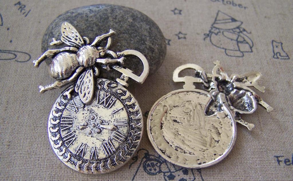 Accessories - 5 Pcs Of Antique Silver Bee And Clock Pendant Charms 41x42mm A5254