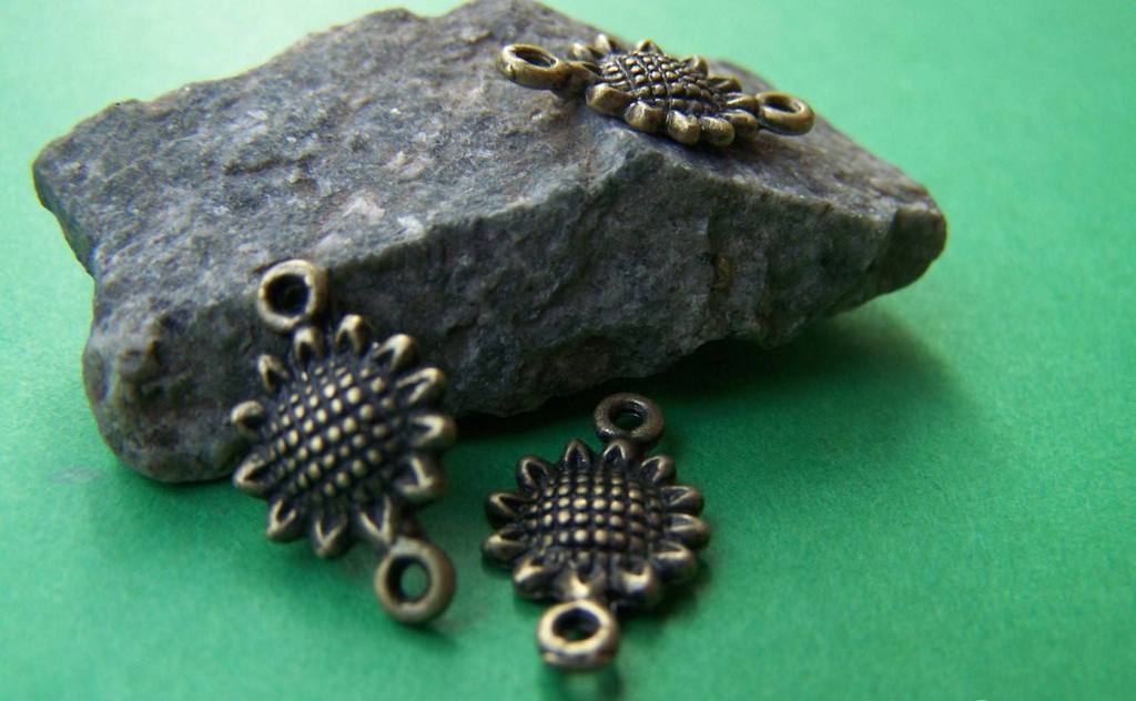 Accessories - 50 Pcs Of Antique Bronze Sunflower Connector Charms 10mm A3322