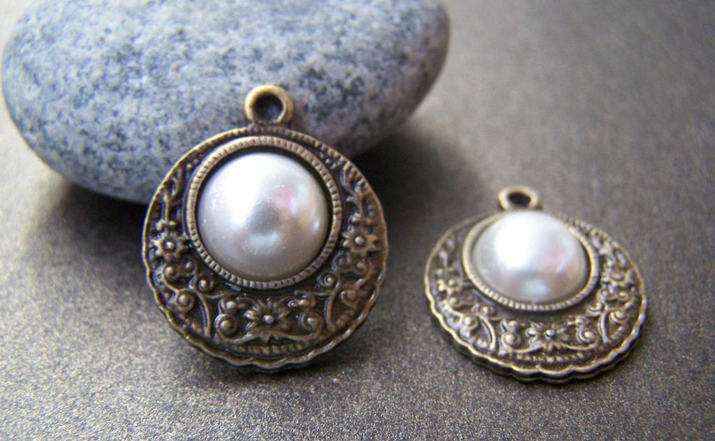 Accessories - 50 Pcs Of Resin Pearl White Round Cameo Cabochons 10mm A3625