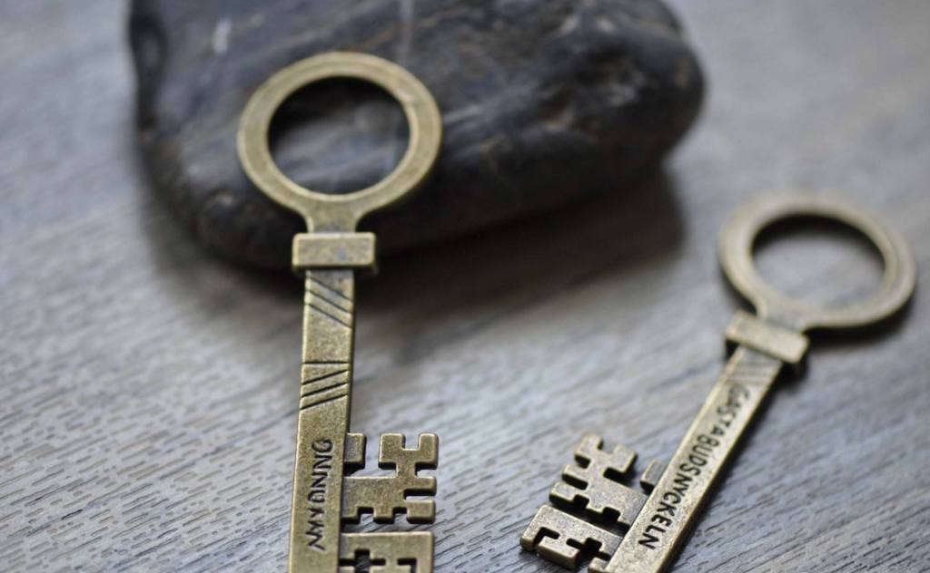 Accessories - 6 Pcs Of Antique Bronze Flat Key Pendants Charms 25x71mm A7768