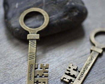 Accessories - 6 Pcs Of Antique Bronze Flat Key Pendants Charms 25x71mm A7768