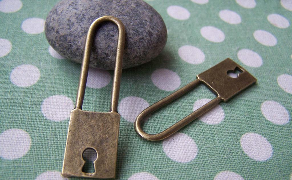 Accessories - 6 Pcs Of Antique Bronze Long Lock Charms Pendants 15x51mm A2986
