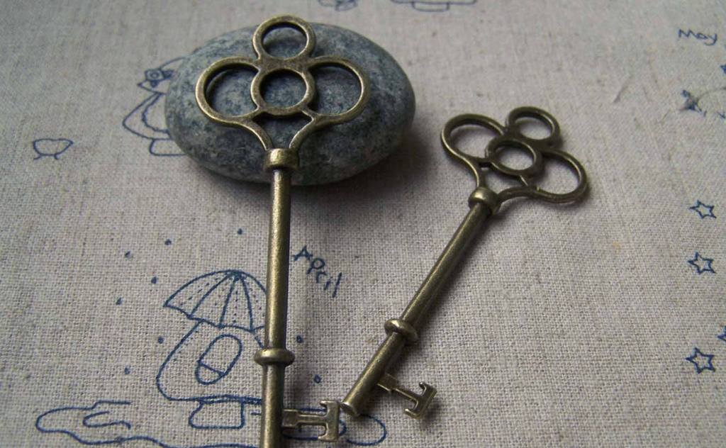 Accessories - 6 Pcs Of Antique Bronze Lovely Key Pendants Charms 28x75mm A171