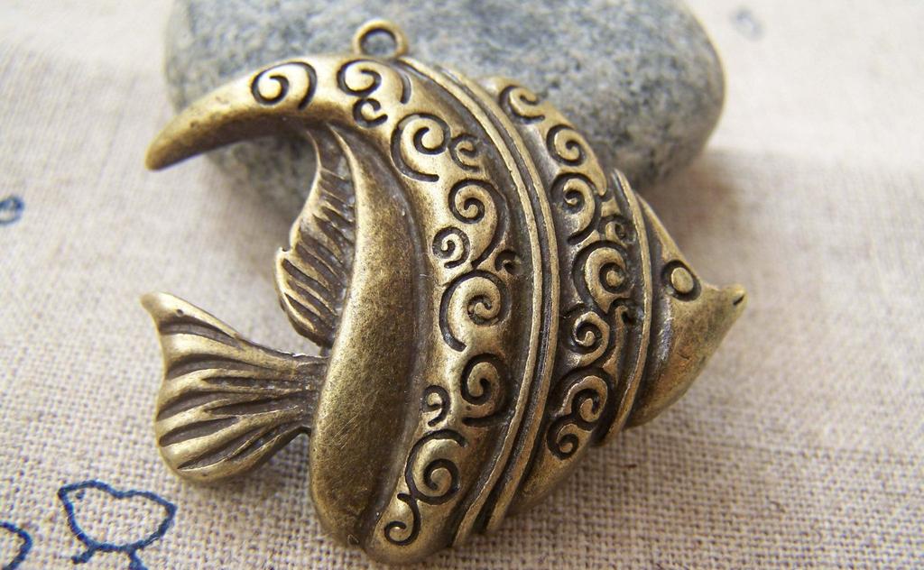 Accessories - 6 Pcs Of Antique Bronze Tropical Fish Charms Pendants 32x37mm A1464