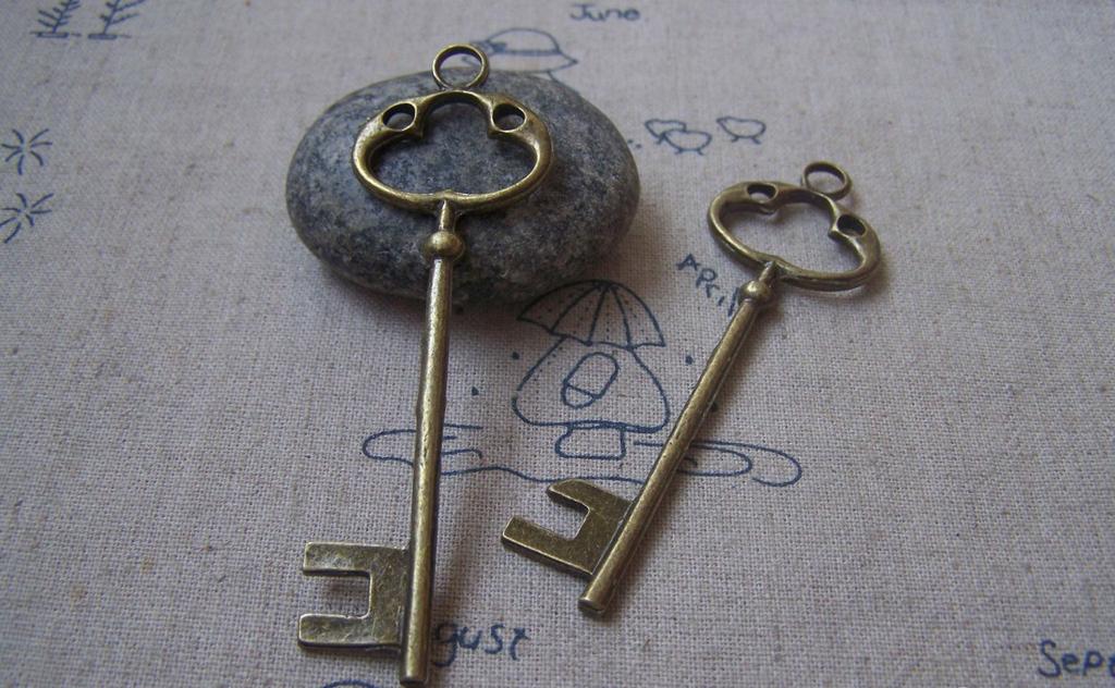 Accessories - 6 Pcs Of Antique Bronze Two Hole Key Charms 23x75mm A4834