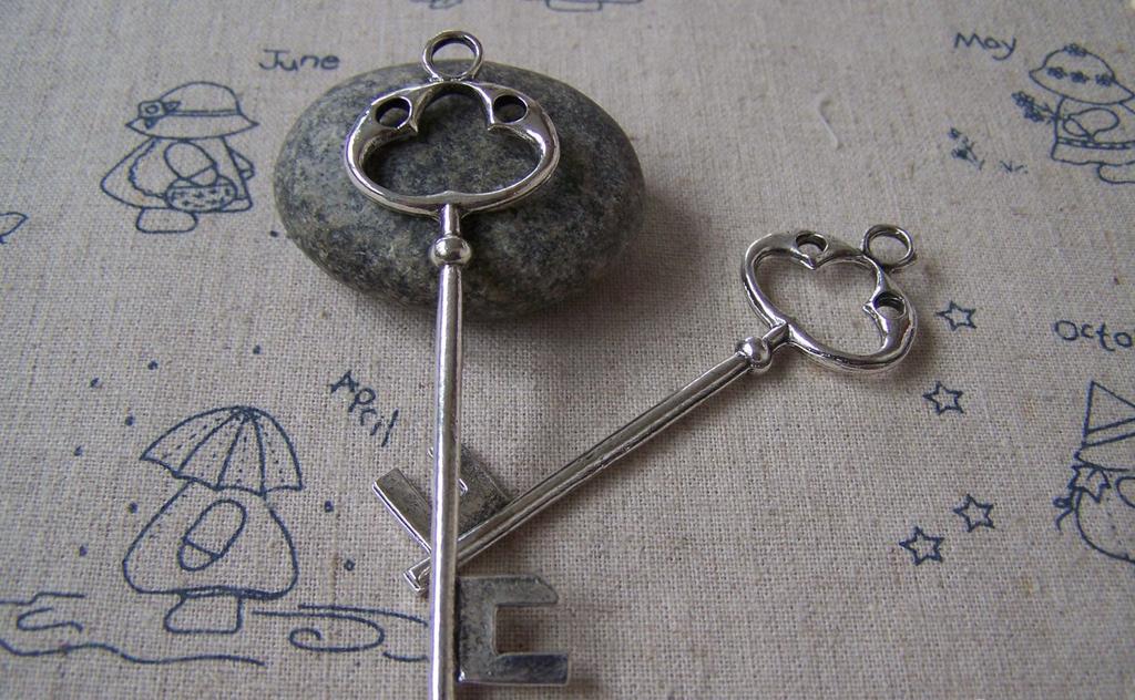 Accessories - 6 Pcs Of Antique Silver HUGE Key Pendants Charms 23x75mm A5316