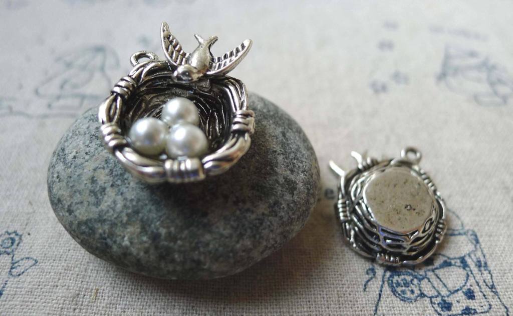 Accessories - 6 Pcs Of Antique Silver Mother Bird And Three Eggs In Nest Charms Pendants 24x24mm A5524